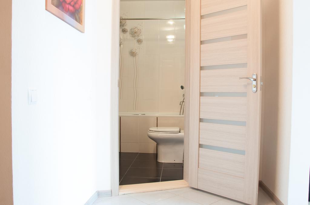 Apartment On Bogatyrskaya 6A Kyiv Exterior photo